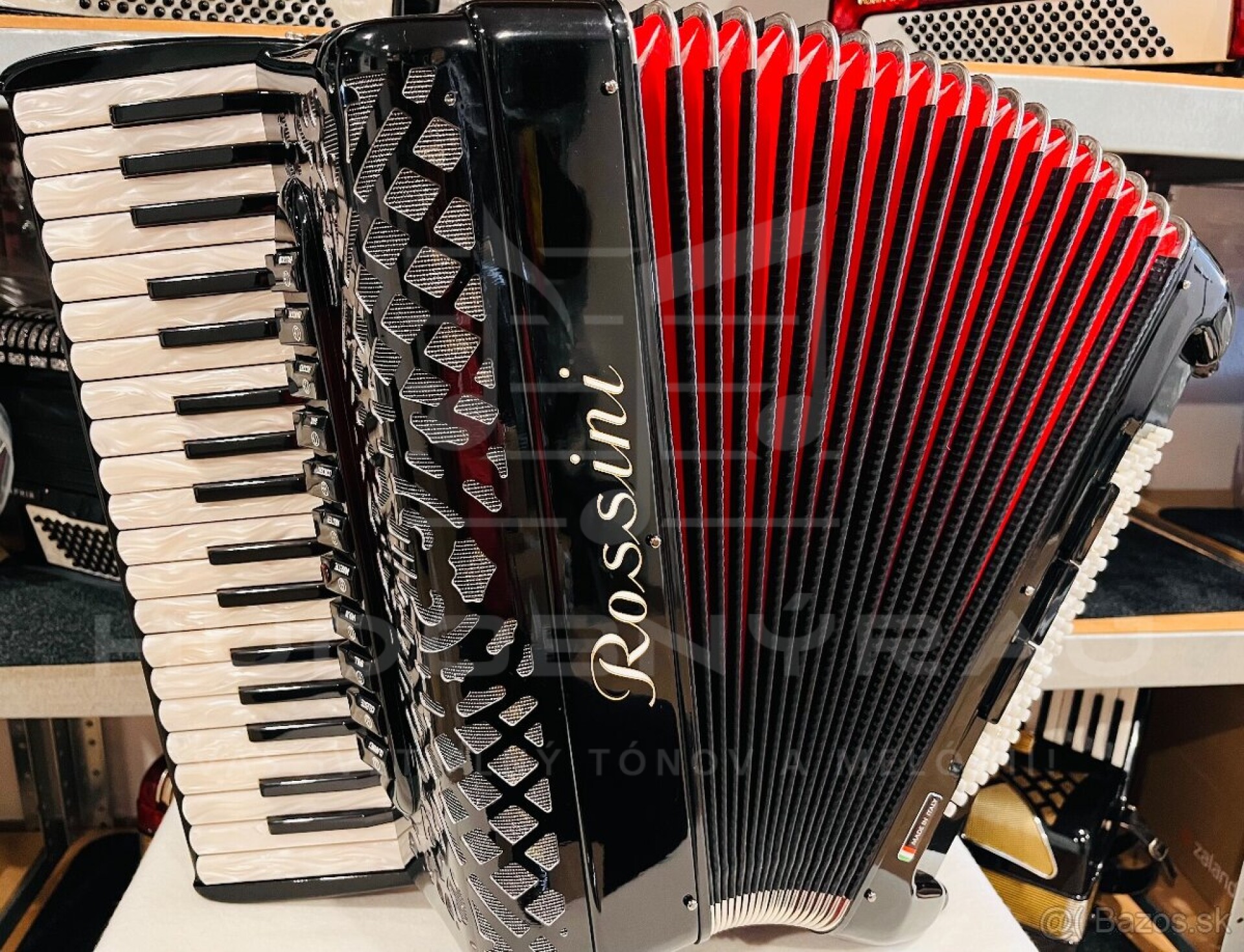 Predám profi akordeón Rossini 96 basový- TOP