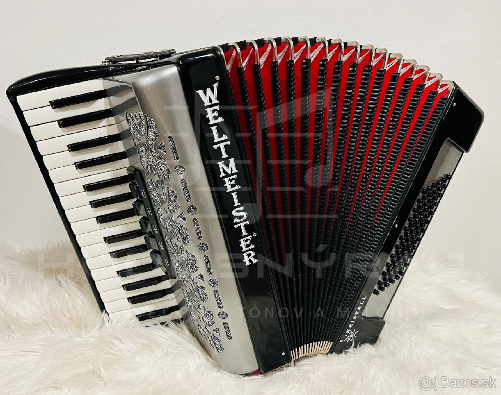 AKORDEÓN WELTMEISTER KRISTALL 72 BASOVÝ