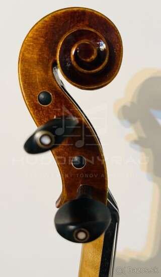 Krásne husle, 4/4 husle: "Y.G.Y", model Antonio Stradivari.