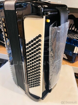 Akordeón Honer Verdi II- 96 basový- čiernej farby, červené mechy TOP ZVUK