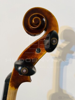 Krásne husle, 4/4 husle: "Y.G.Y", model Antonio Stradivari.