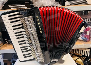 Akordeón Honer Verdi II- 96 basový- čiernej farby, červené mechy TOP ZVUK