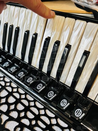 Predám profesionálny akordeón Borsini Wienna 374- 96 basový