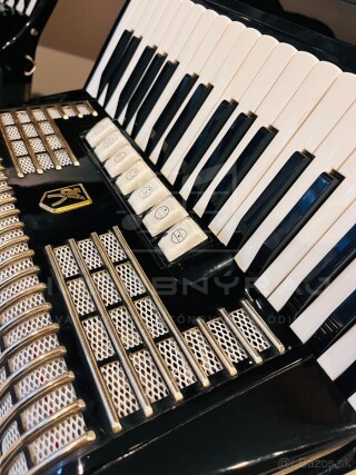 Akordeón Honer Verdi II- 96 basový- čiernej farby, červené mechy TOP ZVUK