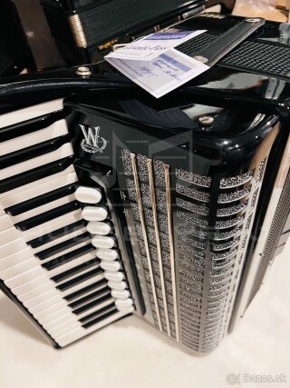 Predám akordeón Weltmeister TOPAS 96, používaný v zánovnom stave.