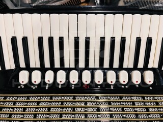 Predám akordeón Hohner Atlantic De Luxe. 120 Basový