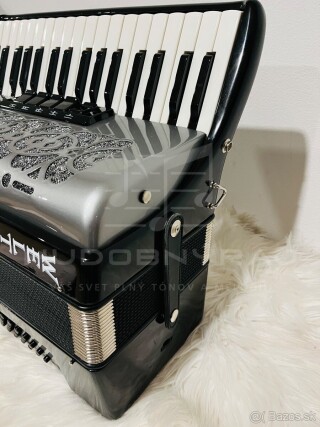 AKORDEÓN WELTMEISTER KRISTALL 72 BASOVÝ