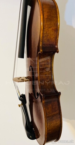 Krásne husle, 4/4 husle: "Y.G.Y", model Antonio Stradivari.